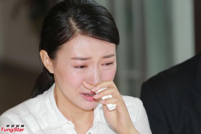 劳伦斯艳照图片