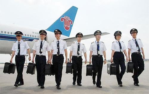 南航空姐被机长潜规则_南航机长收入